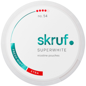Skruf Super White Fresh #4 slim nicotine pouches with strong mint flavor, tobacco-free
